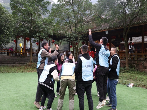 �����l(f��)չ��˾�����ľ������F(tu��n)�Y(ji��)�^���������l(f��)չ��˾�_չ����(hu��)���(d��ng)